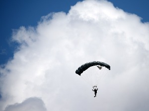 Двојица руских падобранаца погинула на војној вежби у Белорусији