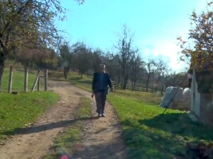 Деда Радољуб седам деценија није био код лекара – не мари за године, а још може и коло да заигра