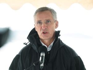 Столтенберг: Необична концентрација руске војске на граници, стојимо уз Украјину