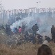 Драматично на граници Пољске и Белорусије – полиција бацила сузавац, мигранти узвратили каменицама
