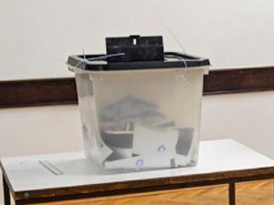 Фотокопирани гласачки листићи откривени у Ђаковици