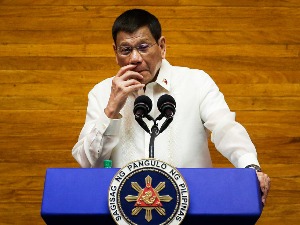 Дутерте извукао зеца из шешира – ћерка и пријатељ могу да га спасу решетака