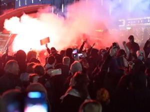 Жестоки сукоби демонстраната и полиције у Ротердаму – коришћени водени топови, на улицама и коњица