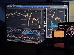 Северна Македонија, радници ухапшени због сумње да су копали криптовалуте "о државном трошку"