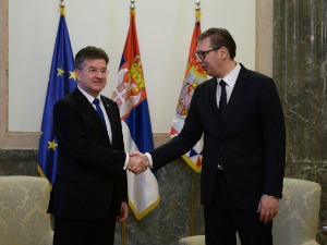 Вучић са Лајчаком о наставку дијалога Београда и Приштине