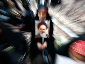 "Операција Мерсад", Хомеинијева сенка изнад Драча и Стокхолма