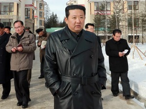 Kim Džong Un ne voli što je postao trendseter, zabranjuje kožne kapute
