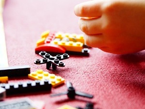 Шта да радите ако дете прогута играчку или неку хемикалију