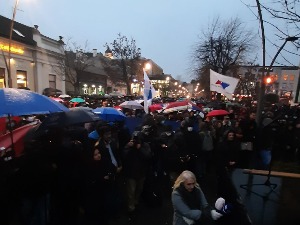 Протест присталица СНС-а у Шапцу, захтевају да се поштује слобода кретања