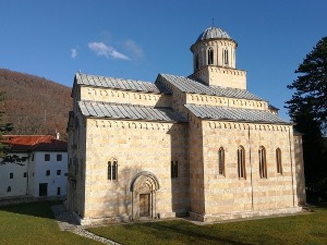 Земље Квинте позивају Приштину да спроведе судске одлуке и упише земљиште манастира Дечани