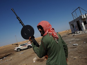 Либија, Хафтар против Гадафија