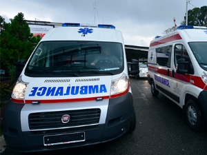 Теретни воз ударио у аутомобил, тешко повређени мушкарац и дете