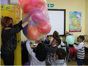 Телефони, лаптопови, кућни апарати за лепше детињство деце из Свратишта