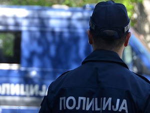 Несвакидашња крађа у Шапцу, украо аутомобил, слетео с пута, па украо бицикл из дворишта Несвакидашња крађа у Шапцу, украо аутомобил, слетео с пута, па украо бицикл из дворишта