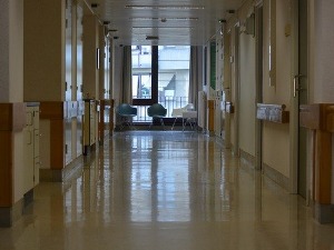 Жену ножем напао бивши партнер у Дечјем диспанзеру у Лесковцу