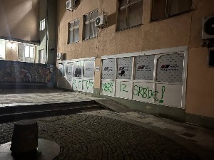 Брнабић: Разбијене просторије СНС-а у Младеновцу