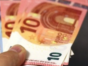 Sutra počinje isplata 20 evra novčane pomoći države 