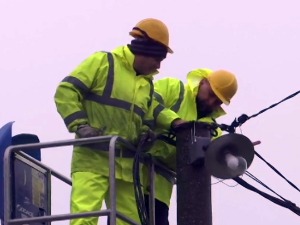 Радници ЕПС-а на терену у лозничком крају, после Божића неће бити проблема са струјом