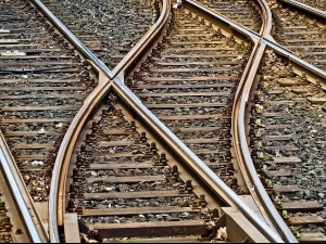 Теретни воз налетео на аутомобил у Прешеву, сувозач лакше повређен