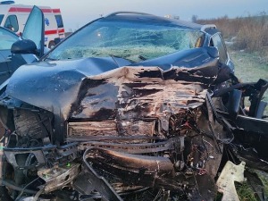 Тешка саобраћајна несрећа код Инђије, две особе погинуле