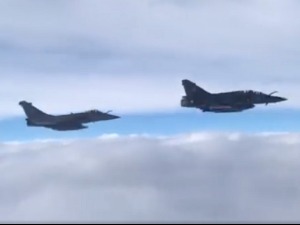 Три француска војна авиона покушала да приђу руској граници, реаговали ловци