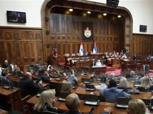 Скупштина усвојила сет закона, увођење платних разреда помера се до 2025.