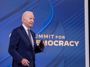Бајден: Алармантан пад демократије на глобалном нивоу