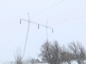 Око 90.000 потрошача нема струју, Ивањица због снега критична тачка