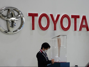 Тојота се повија пред светским технолошким трендом