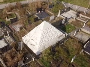 Споменику у Конареву крије тужну причу о гладној деци из дома