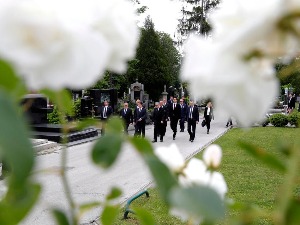 Има ли мира у загребачком Мирогоју, шта стоји иза обнове усташких гробова