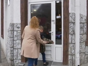 Лични пратиоци значе и деци и родитељима, чак се и пензионери пријављују за овај посао