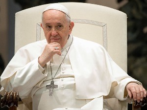 Папа: Насиље над женама је скоро сатанско