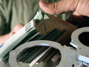 Брачни пар из Крагујевца ухапшен због прања пара, утеривањем дугова стекли 30 некретнина