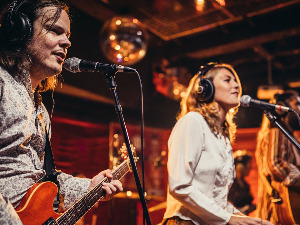 Бохемија: RadioAparat live