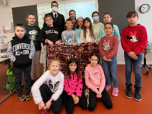 Пиротски ћилим долетео у Српску школу у Базелу