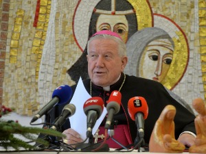 Надбискуп Хочевар: Божић показује правац за срећу