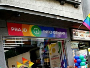 Прајд инфо центар: Излог освануо са графитима о Ратку Младићу