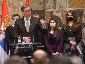 Вучић: Држава ће наставити да побољшава животни стандард медицинског особља