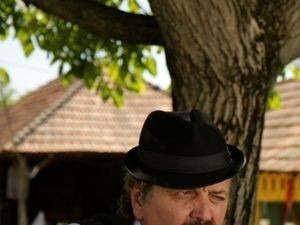 Село гори и тако ...