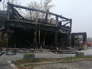 Угашен пожар у ресторану "Кошница" у Новом Београду, повређени збринути на ВМА