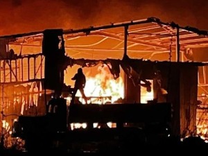 Пожар у бившој фабрици "Радоје Дакић" у Подгорици стављен под контролу