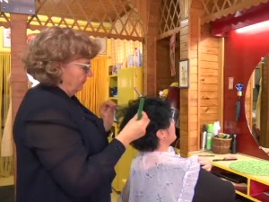 Пола века искуства у пет књига – како Дарјана Ачански преноси фризерски занат млађима