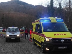 Спасен планинар који је пао низ падину на Велебиту