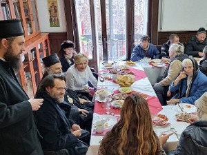 Патријарх Порфирије на божићном ручку са социјално угроженим грађанима