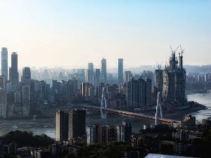 Кина, урушена зграда након експлозије – погинуло најмање 16 особа