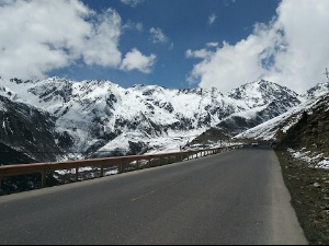 Пакистан, најмање 16 туриста страдало заглављено у снегу