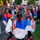 Новакови навијачи не одустају – подршка, музика и велики број људи испред хотела