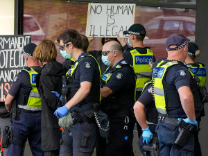 Полиција у згради Ђоковићевих адвоката