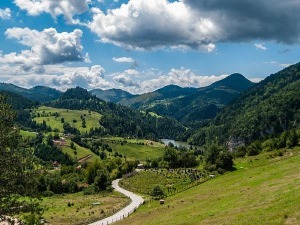 Подељено 100.000 ваучера за одмор у Србији